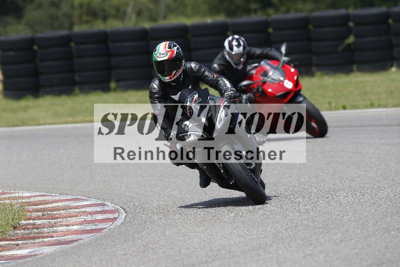 /27 12.06.2025 Ducati Schweiz Trackday Warmup  ADR/blau-bleu/2